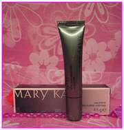 Средство-основа для теней от Mary Kay