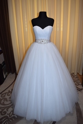 Очаровательное свадебное платье